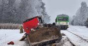 Tragedia na torach. Pociąg uderzył w koparkę. Kierowca nie żyje