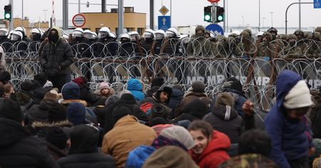 Mateusz Morawiecki ostrzega Europę przed napływem milionów migrantów