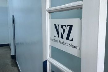 E-mail z logo NFZ. "Weryfikacja zwrotu kosztów"