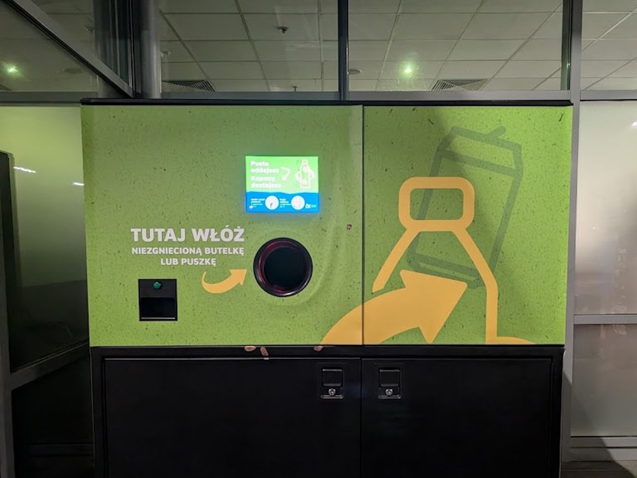 Butelkomaty w Gorlicach zyskują na popularności. "Dla mnie to wygoda"