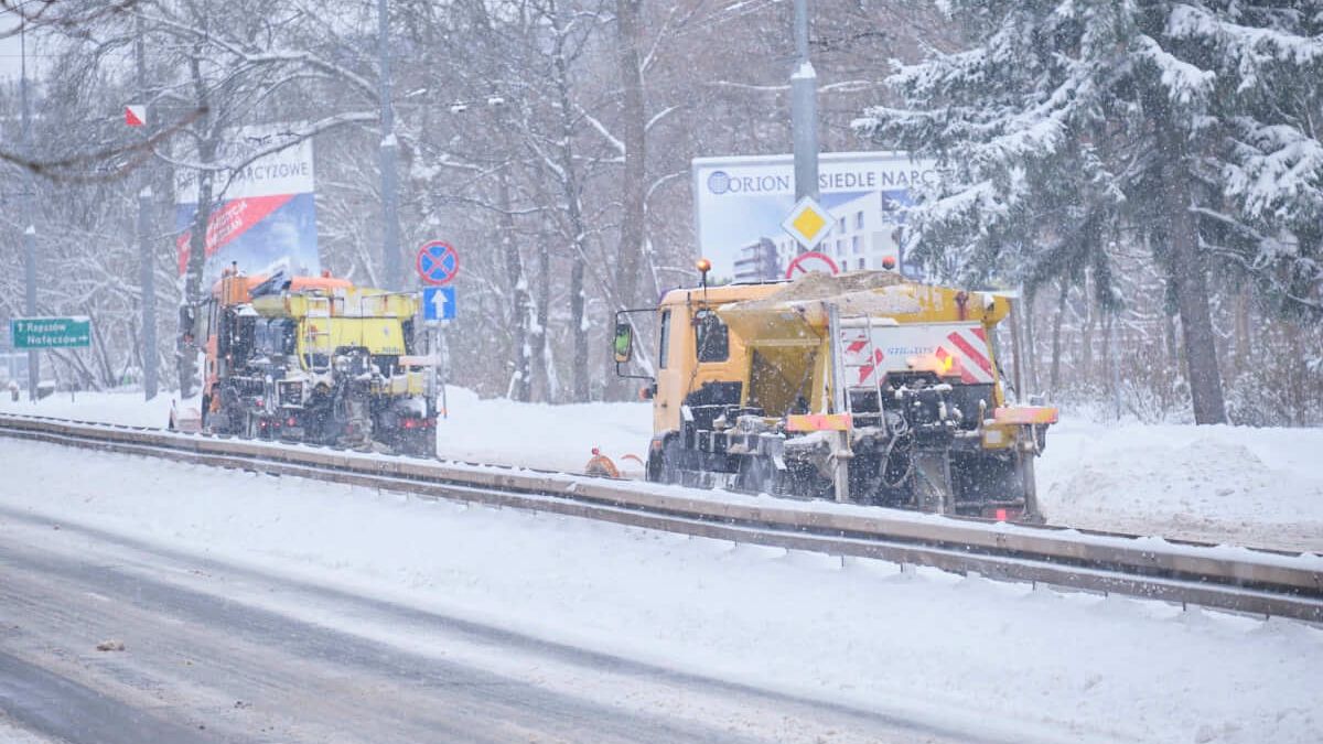 Pługosolarki odśnieżające ulice Lublina