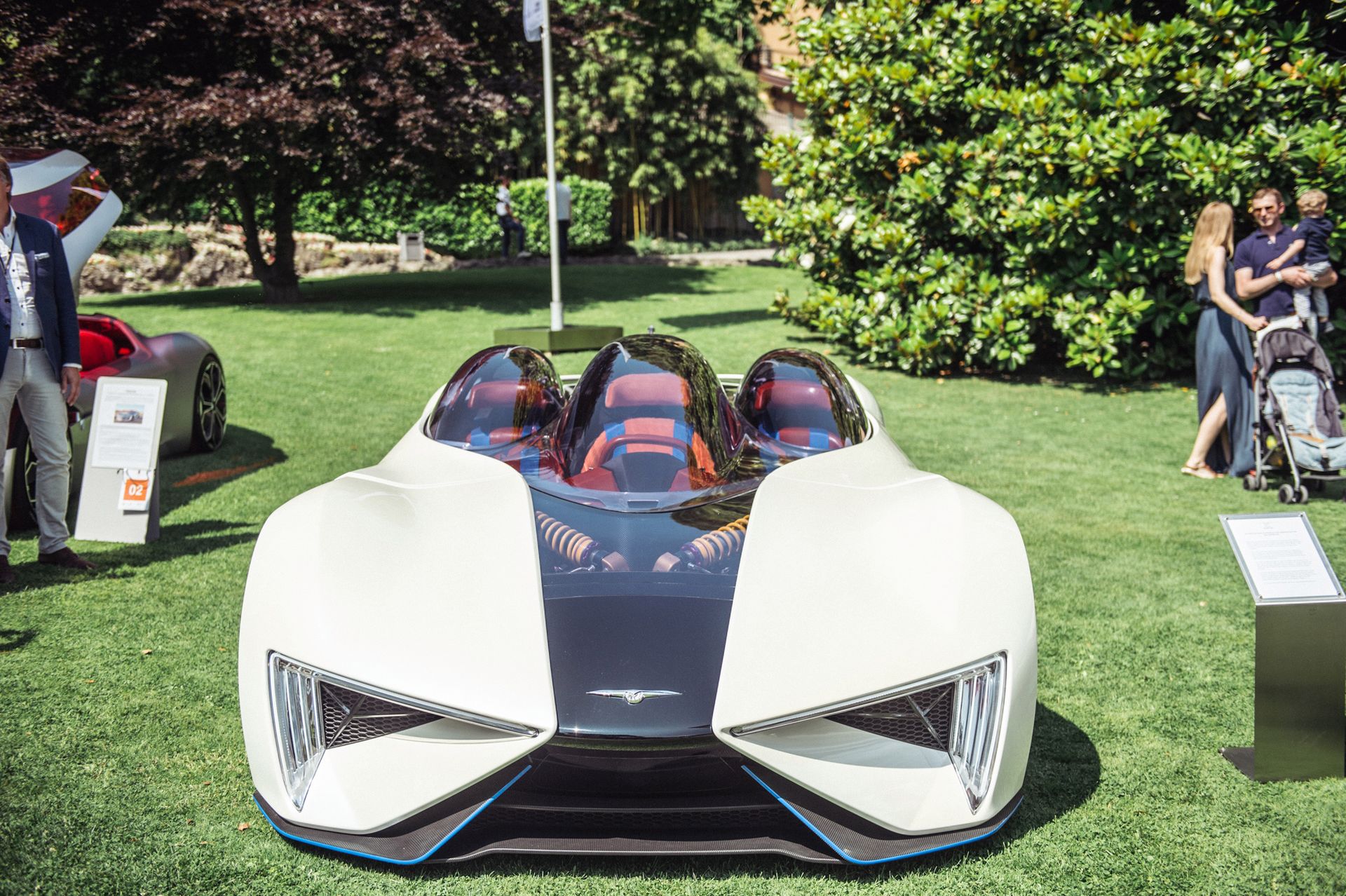 W Villa D'Este odbywa się także konkurs elegancji prototypów. W tym roku było skromnie, oprócz BMW Serii 8 pojawiły się tylko dwa samochody.