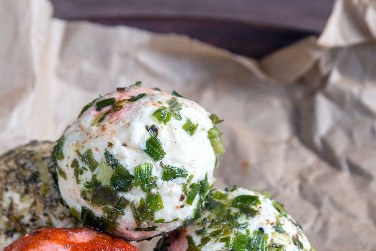 Labneh, popisowy serek z kuchni Bliskiego Wschodu