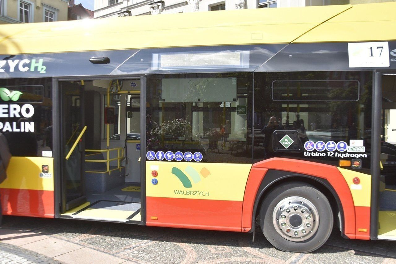W poniedziałek 22 września w Wałbrzychu Dzień BeZ Samochodu. Właściciele aut mogą za darmo jeździ autobusami komunikacji miejskiej
