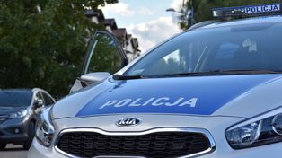 Lublin: Pijany, boso i z wiaderkiem po paliwo. 33-latek zostawił auto na skrzyżowaniu i ruszył na "zakupy"