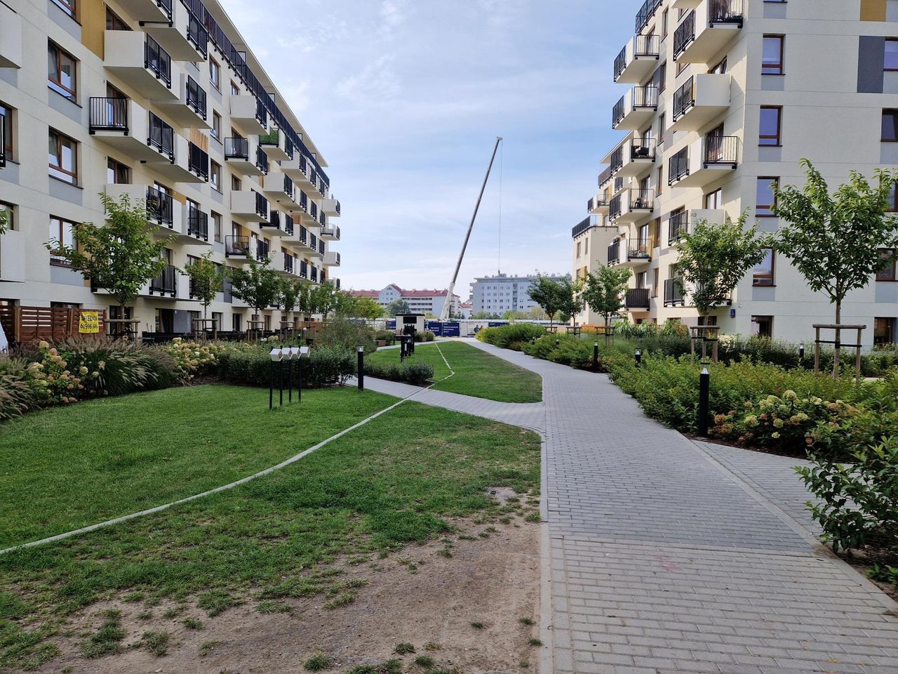 Niedobrze się tu mieszka - napis wita odwiedzających osiedle Park Skandynawia