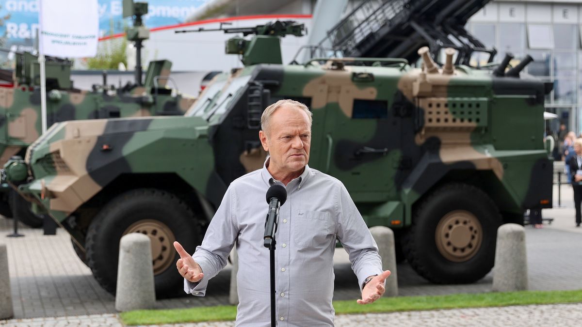 Premier Donald Tusk podczas Międzynarodowego Salonu Przemysłu Ob