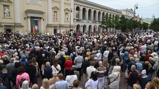 Ulice Warszawy wypełnione modlitwą. Procesja Bożego Ciała przeszła przez centrum. Uroczysta atmosfera i setki wiernych
