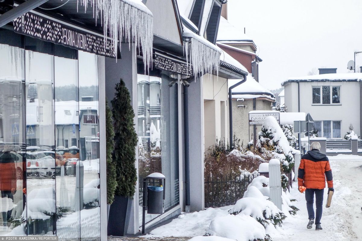 Usuwanie śniegu i lodu to obowiązek właścicieli domów jednorodzinnych i administratorów innych budynków