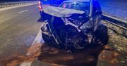 Kołobrzeg: Wypadek na S6. Samochód wpadł w poślizg i uderzył w bariery ochronne