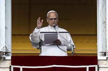 Papież wysłał na Ukrainę trzy tiry pomocy. 100 tys. porcji zupy dla ludzi