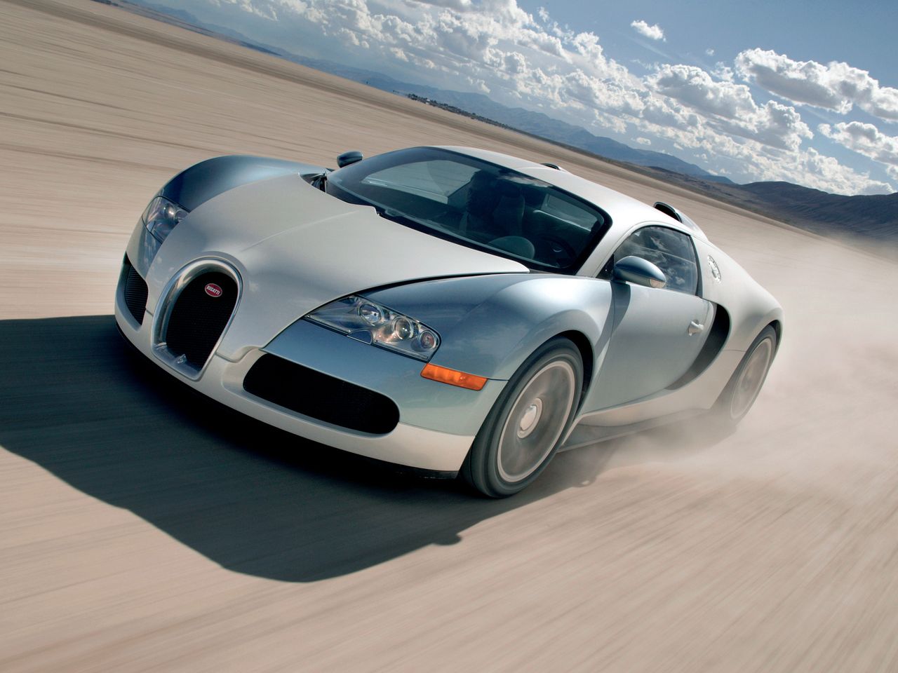 Bugatti Veyron był pierwszym samochodem produkowanym seryjnie, który przekroczył barierę 400 km/h.