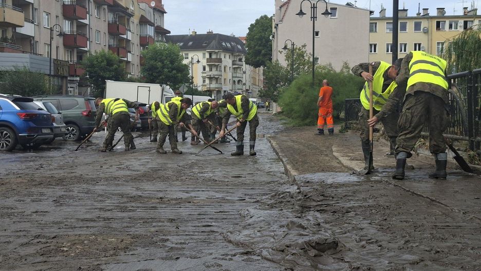 W Elblągu trwa wielkie sprzątanie po powodzi