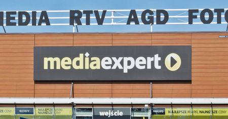 Ma podgrzewacz i dyszę. Hit za 225 zł w Media Expert