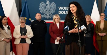 Wojewoda dolnośląska powołuje zespół do walki z hejtem w szkołach