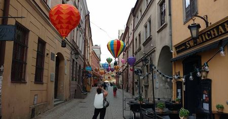 Balony nad ul. Grodzką z Nocy Kultury zostaną na dłużej