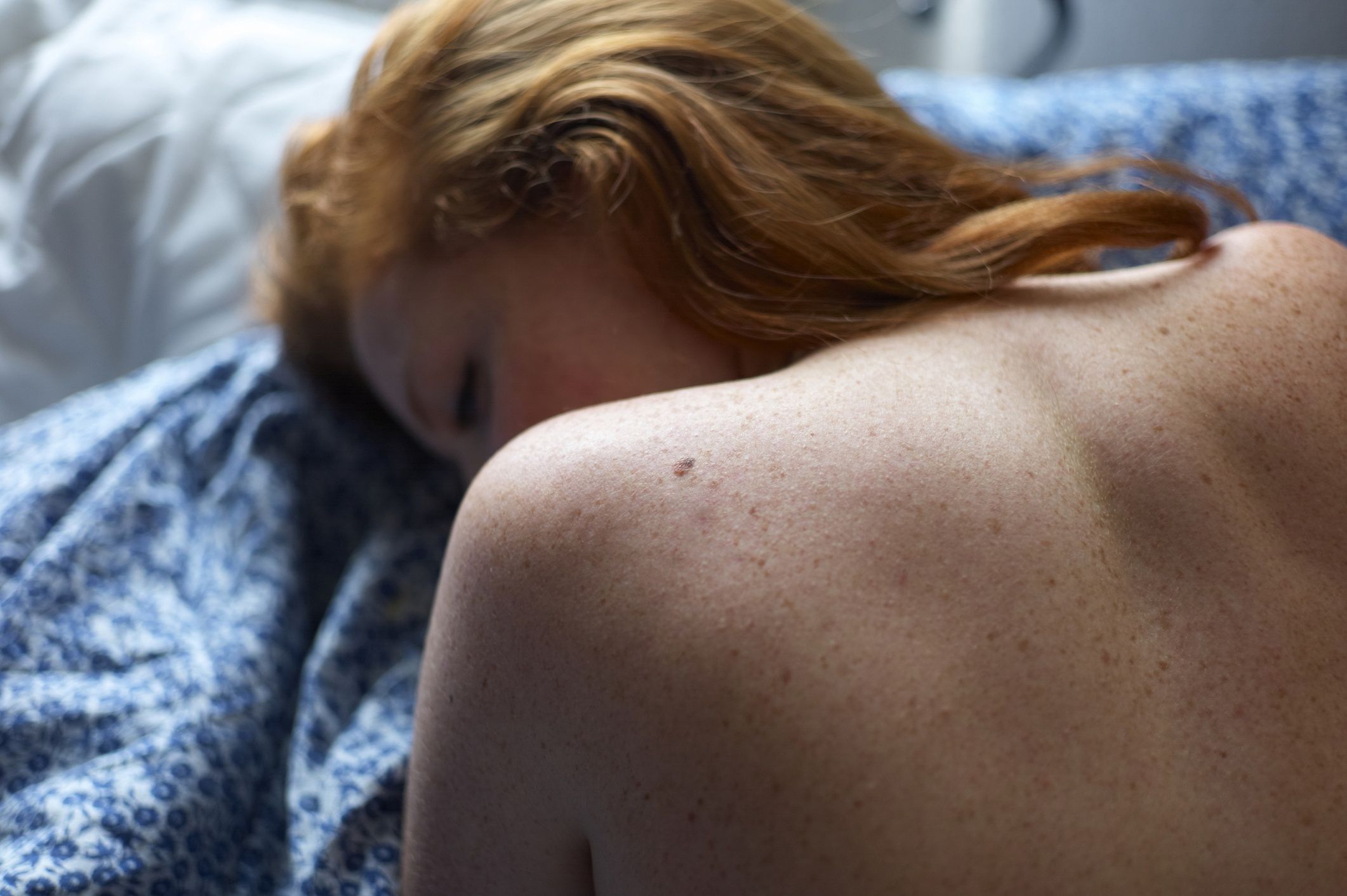 woman on bed showing her naked shoulders with freckles
portrait of a young natural beautiful woman with red hair
Justin Case
natural