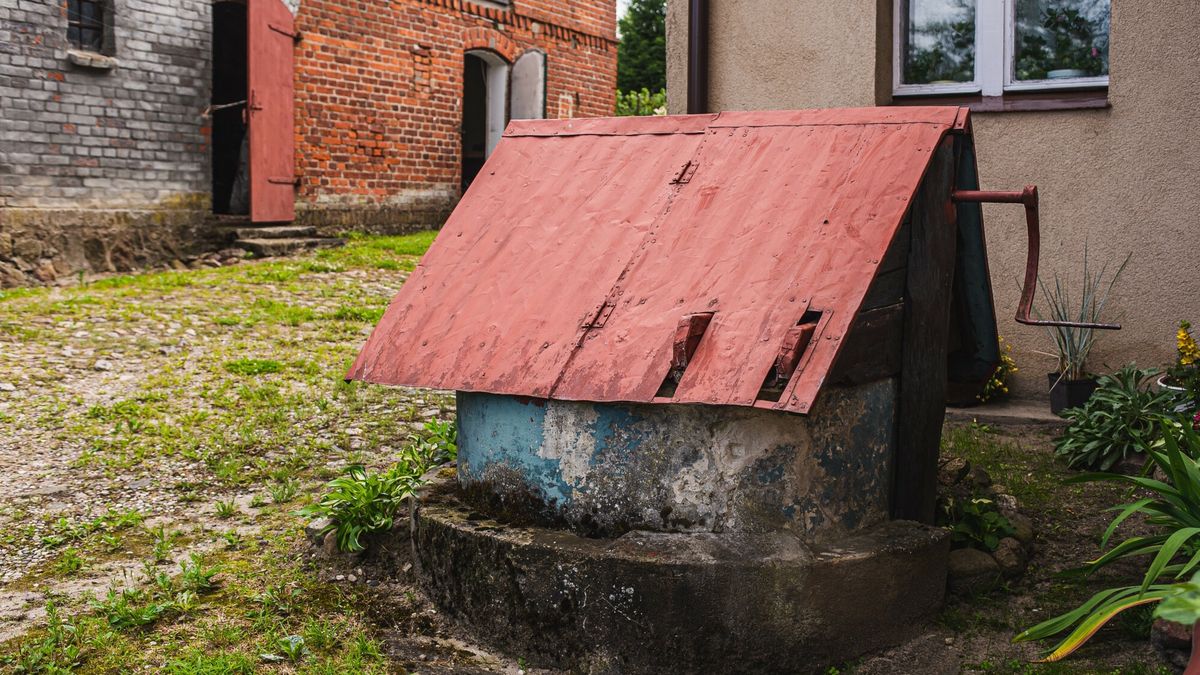 reporter_baza_2020-0707.07.2020 - Stary Bukowiec, Ilustracje Wies RANDOM Kaszubska Wies  Studnia glebinowa, Stodola ceglana cegla     Fot. Karol Makurat/REPORTERKarol Makurat/REPORTER