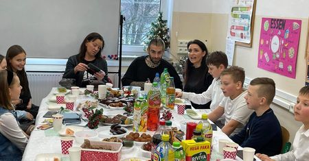 Nietypowa wigilia w szkole podstawowej. W odwiedziny wpadła gwiazda rapu
