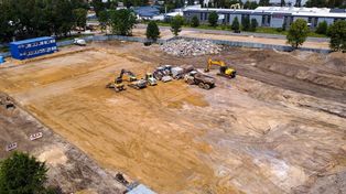 Tuż przy drodze krajowej 94 w Olkuszu powstaje nowy park handlowy. To będzie trzeci taki obiekt w mieście