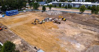 Tuż przy drodze krajowej 94 w Olkuszu powstaje nowy park handlowy. To będzie trzeci taki obiekt w mieście