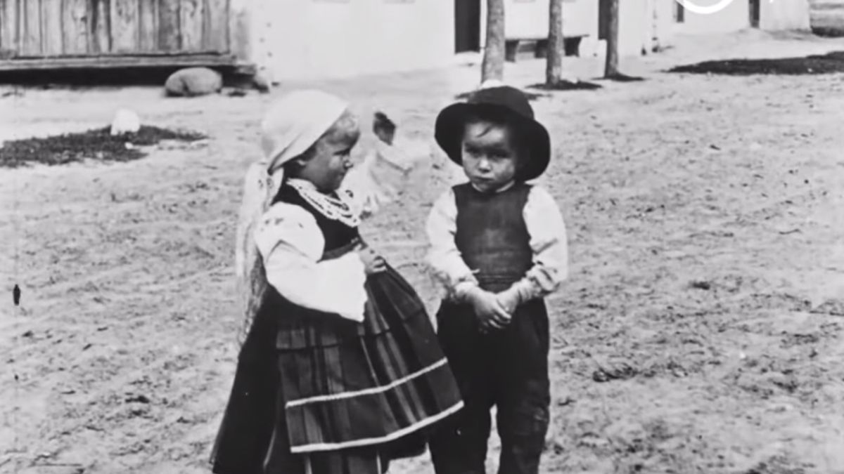 Zobacz, jak wyglądało życie dzieci na polskich wsiach w 1920 roku 1