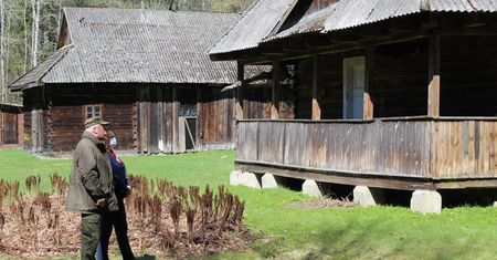 Leśniczówka Simony Kossak. Co stanie się z Dziedzinką?
