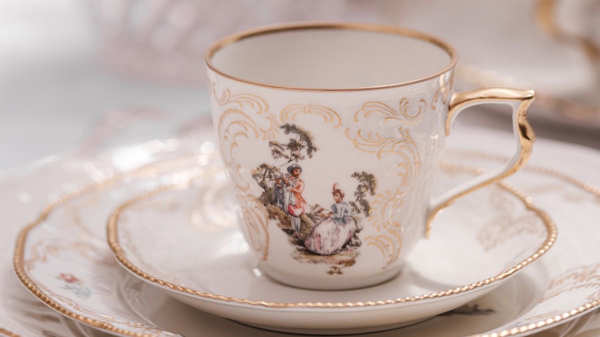 KHAMITSEVICH-ANDREY
cup, coffee, tea, white, drink, isolated, saucer, breakfast, porcelain, beverage, empty, mug, plate, cafe, object, spoon, china, hot, teacup, food, espresso, table, black, kitchen, tea cup