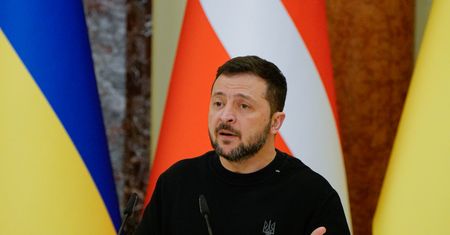Front trzeszczy. Zełenski zapewnia, że "kontroluje sytuację"