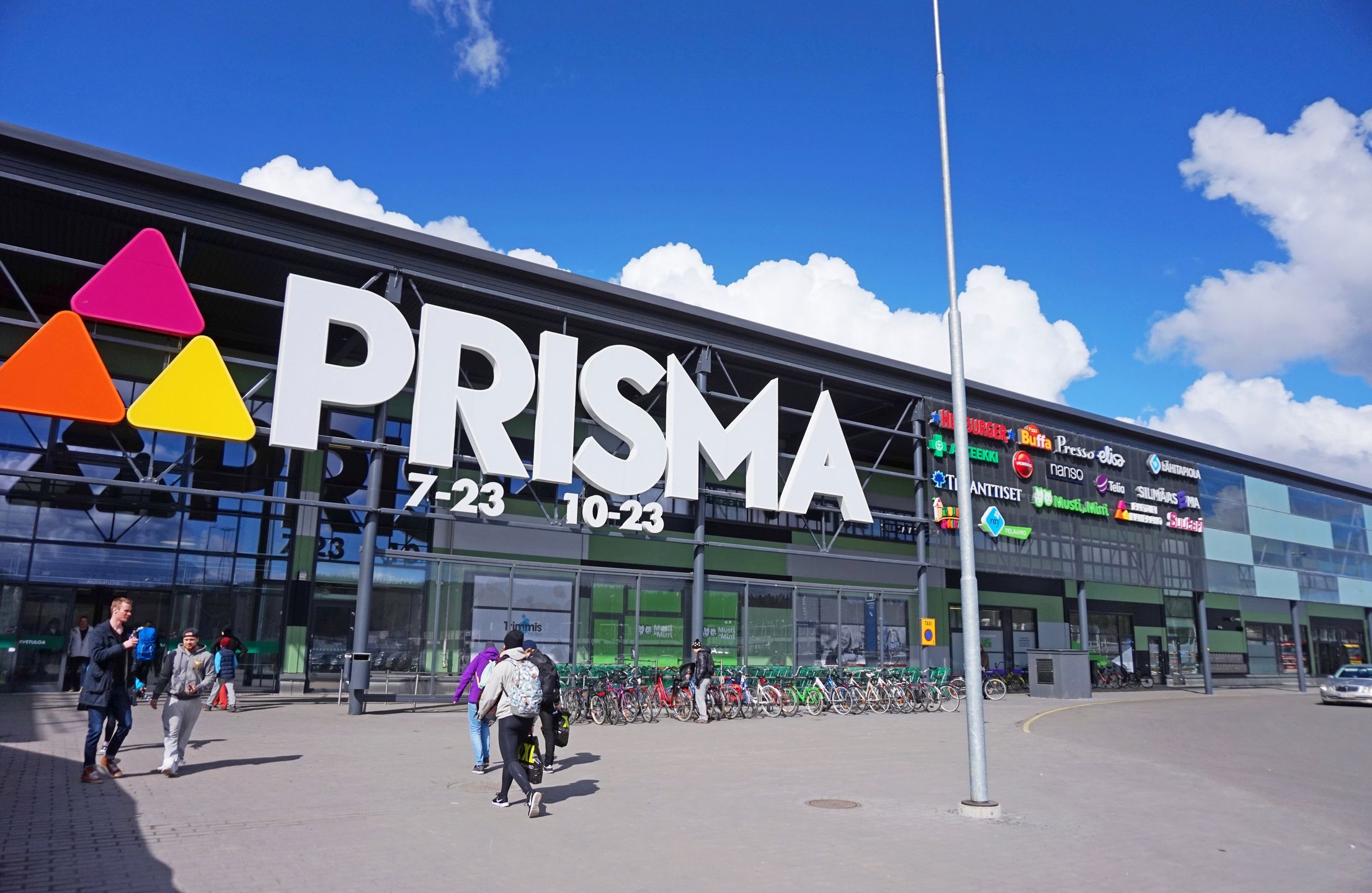 Strajkują m.in. pracownicy sieci Prisma