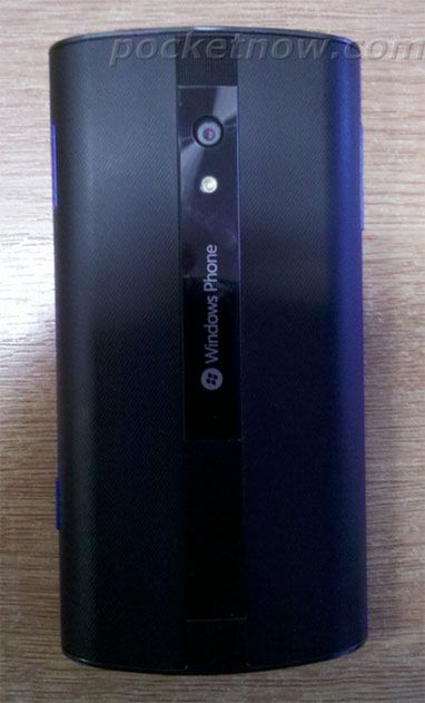 E906 - designerski smartfon LG z WP7 4