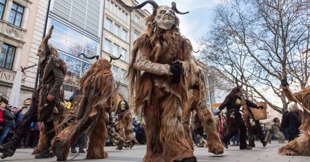 44-latek powalony przez dwóch Krampusów. Szuka ich policja