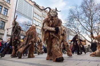44-latek powalony przez dwóch Krampusów. Szuka ich policja