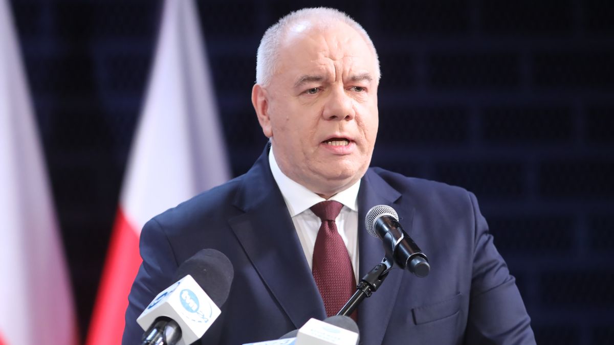 Białystok, 23.04.2023. Wicepremier, minister aktywów państwowych Jacek Sasin podczas spotkania z wyborcami, w ramach nowej akcji PiS "Polska jest jedna - inwestycje lokalne", 23 bm. w Białymstoku. (mr) PAP/Artur Reszko
