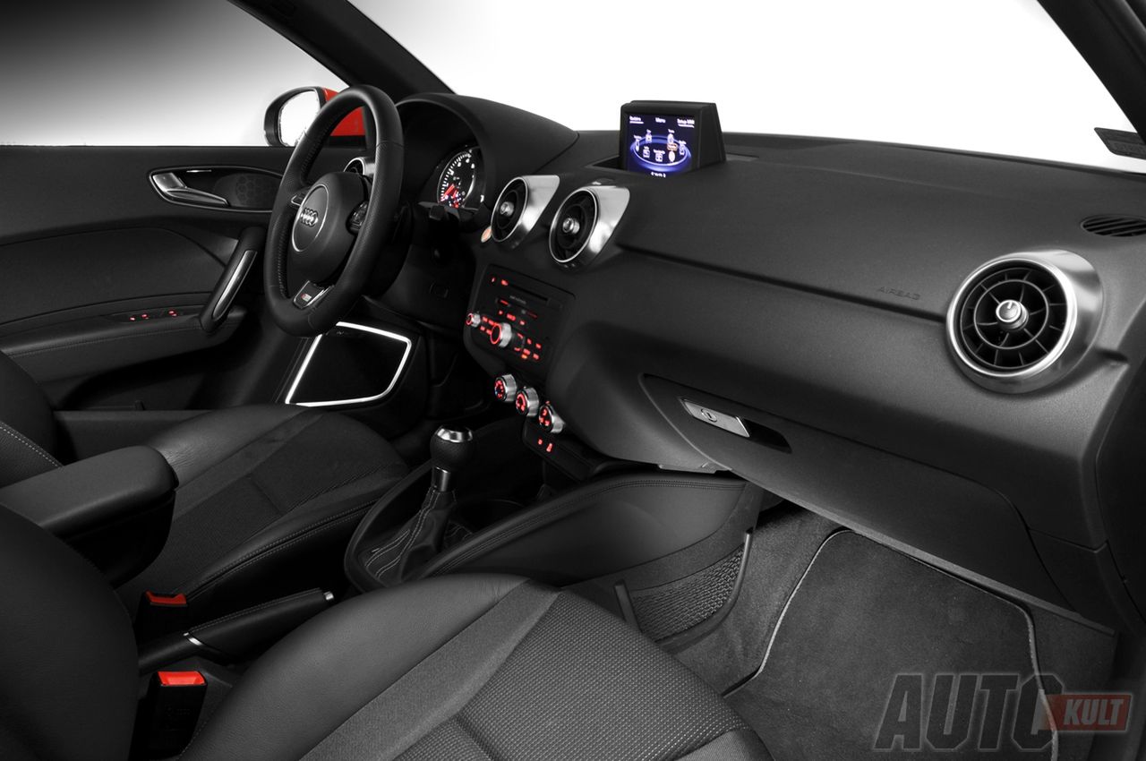 Audi A1 Sportback Ambition S-Line wnętrze interior