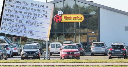 Biedronka sprzedawała wino za bezcen. Kolejny błąd cenowy w sklepach popularnej sieci