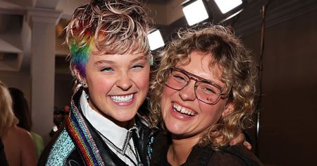 JoJo Siwa rzuciła dziewczynę, bo przestała czuć się lesbijką. "Jestem upokorzona"
