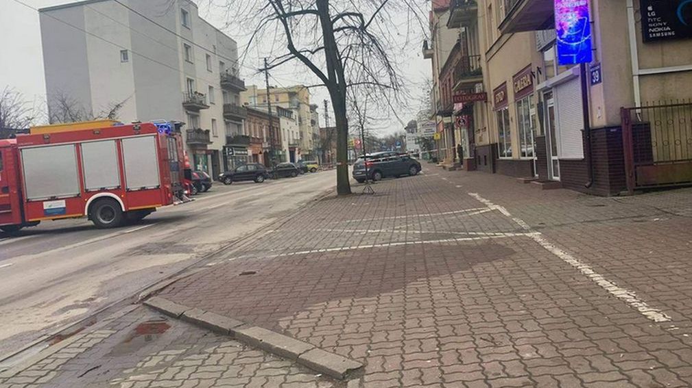 Zdjęcie z miejsca zdarzenia na ul. Kościuszki w Pruszkowie