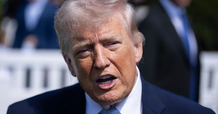 Rozejm wisi na włosku. "Kompromitacja Donalda Trumpa jest nieustanna"
