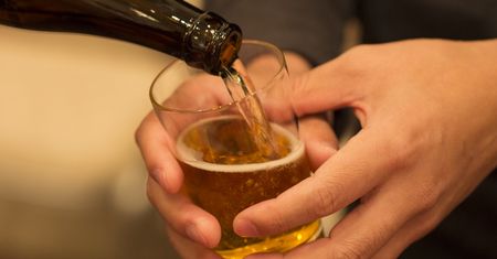 Tak reaguje organizm na detoks od alkoholu. Korzyść dla wątroby, serca, mózgu