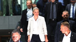 Porno i haniebna służba nie przeszkodziły. Niemcy dali im mandat