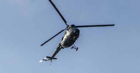 Nieoświetlony śmigłowiec nad miastem. Mieszkańcy zaniepokojeni
