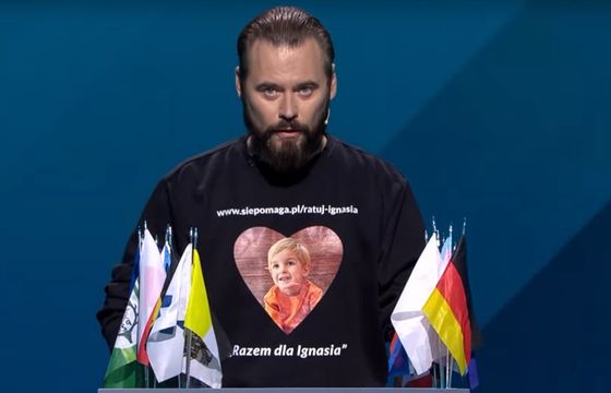 Wszyscy zwrócili uwagę na koszulkę Stanowskiego. Wiadomo już, ile dzięki niej udało się zebrać pieniędzy