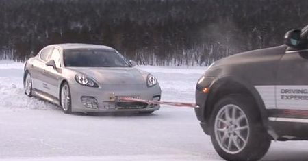 Gwiazda Porsche tańczy na lodzie [wideo]