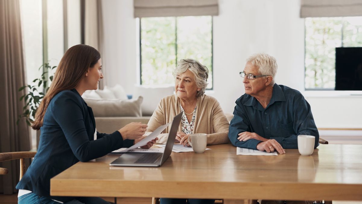 Senior couple, meeting and investment with a financial advisor, lawyer or woman consulting on a contract, loan or deal. Signature, documents and people with a mortgage, debt or saving in retirement
Senior couple, meeting and investment with a financial advisor, lawyer or woman consulting on a contract, loan or deal. Signature, documents and people with a mortgage, debt or saving in retirement
shapecharge