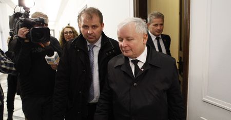 Tyle zarabia asystent Kaczyńskiego. Kwota może zaskakiwać