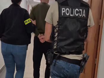 Dramatyczny napad w Mikołajkach. Turysta pobity i okradziony