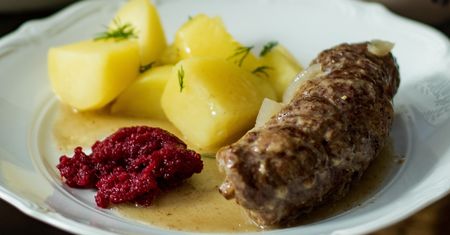 Pierwszy raz poczęstowała mnie ciocia na Śląsku. Mięso rozpływa się w ustach i jest pełne smaku