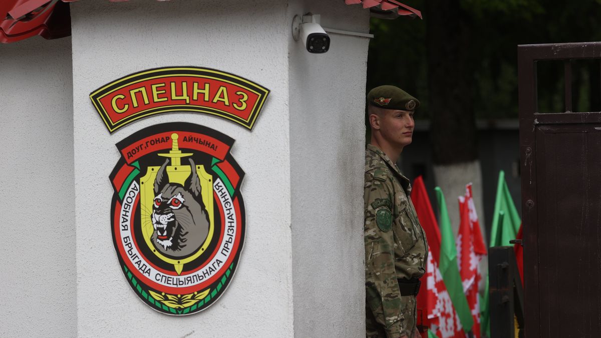 Oath-taking ceremony held for young soldiers in Minsk
MINSK, BELARUS - MAY 28: In the 3rd separate special purpose brigade, a solemn ceremony is held to take the oath by the soldiers of the military unit in Minsk, Belarus on May 28, 2022. The oath of allegiance to the Motherland was given today by more than two hundred soldiers of the new replenishment. Before that, young soldiers had passed the training course of a young fighter. Several hundred relatives and friends gathered for the holiday, they watched the oath ceremony take place. People from all over Belarus came to the holiday. After the oath, all the soldiers were released on leave until Sunday evening at home to their parents. Discipline among soldiers is very strict. Morale among the soldiers in this brigade is very high. Most of them have recently graduated from school. The young men in this brigade are highly motivated for the defense of Belarus. (Photo by Stringer/Anadolu Agency via Getty Images)
Anadolu Agency