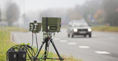 Pracownik czy pracodawca – kto ma zapłacić mandat po złapaniu przez fotoradar?
